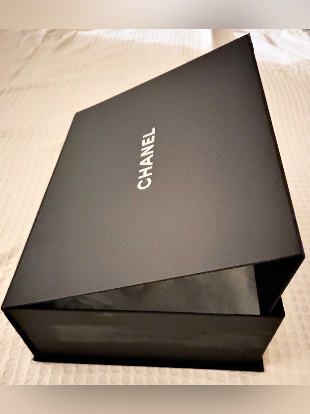 Authentic Chanel Large
Empty Magnetic Box Set w/ 100" Ribbon + Tissue